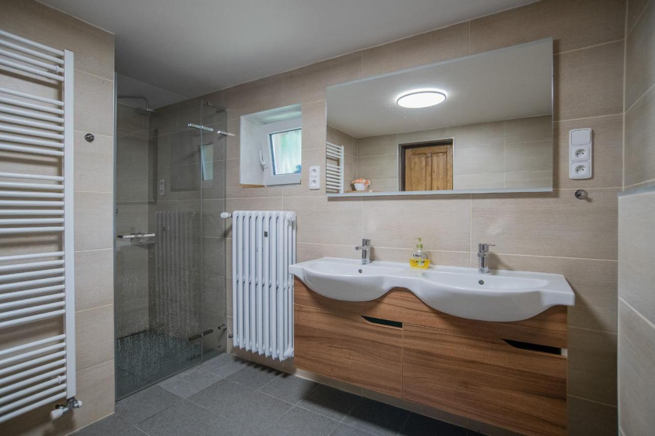 Samostatný mezonetový apartmán s dvěmi ložnicemi a vlastní krytou terasou a sdíleným bazénem Rudník Exterior foto