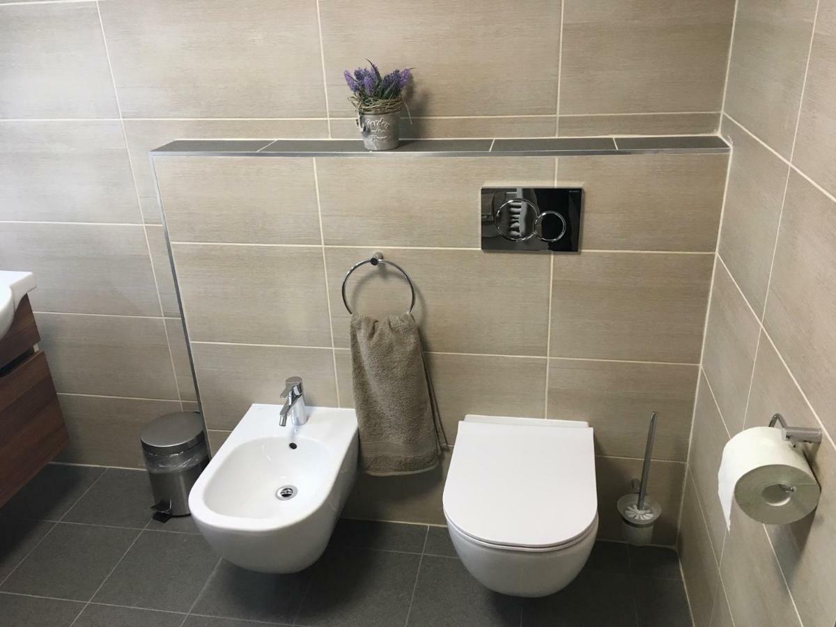 Samostatný mezonetový apartmán s dvěmi ložnicemi a vlastní krytou terasou a sdíleným bazénem Rudník Exterior foto