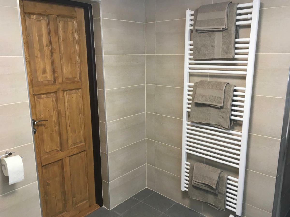 Samostatný mezonetový apartmán s dvěmi ložnicemi a vlastní krytou terasou a sdíleným bazénem Rudník Exterior foto