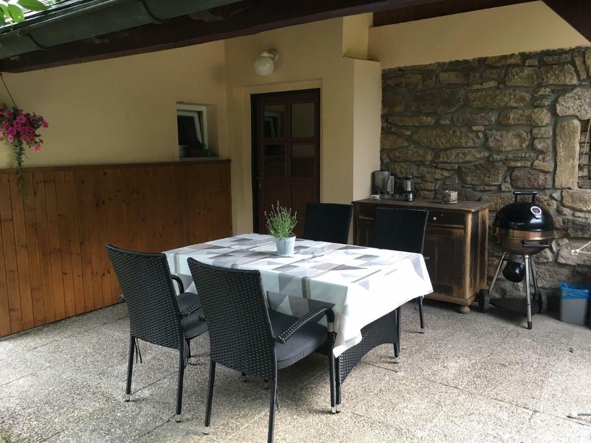 Samostatný mezonetový apartmán s dvěmi ložnicemi a vlastní krytou terasou a sdíleným bazénem Rudník Exterior foto