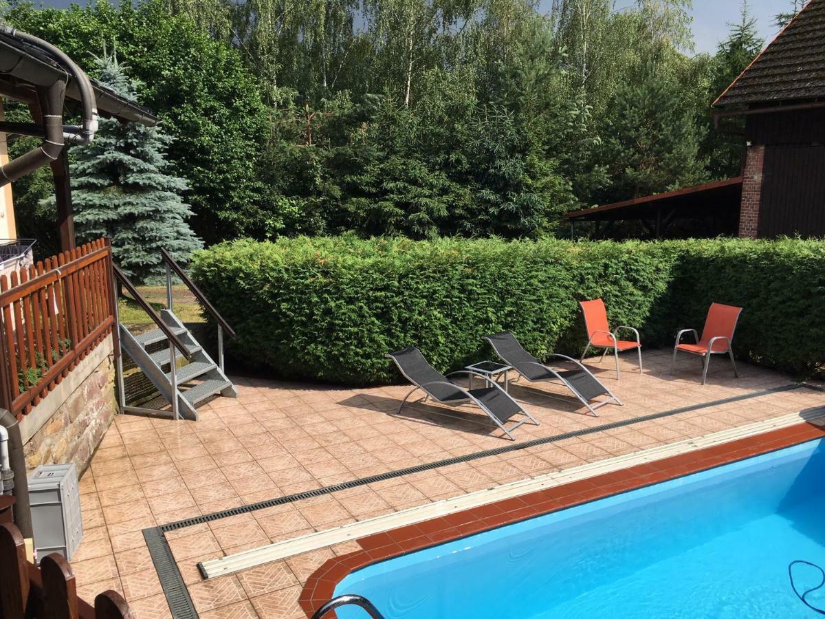 Samostatný mezonetový apartmán s dvěmi ložnicemi a vlastní krytou terasou a sdíleným bazénem Rudník Exterior foto